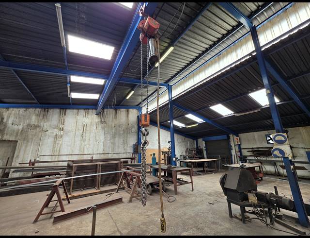 1,673M² WAREHOUSE FOR SALE IN BOOYSENS